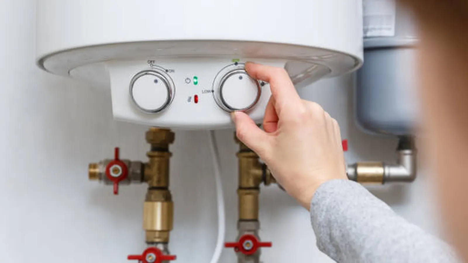 What is the typical cost to install a hot water heater?